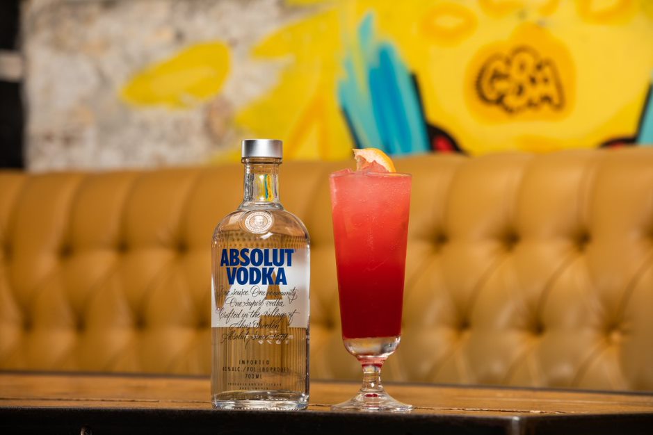 GuiltyBA1's tweet photo. Don't forget we'll be at @Cocktailsinthec this weekend! Showing off our special @absolutvodka  cocktail 🍹Grab your tickets now 👉https://t.co/BNLemIYuSp 

#CITCMCR #cocktailsinthecity https://t.co/nGjOlEJgPP