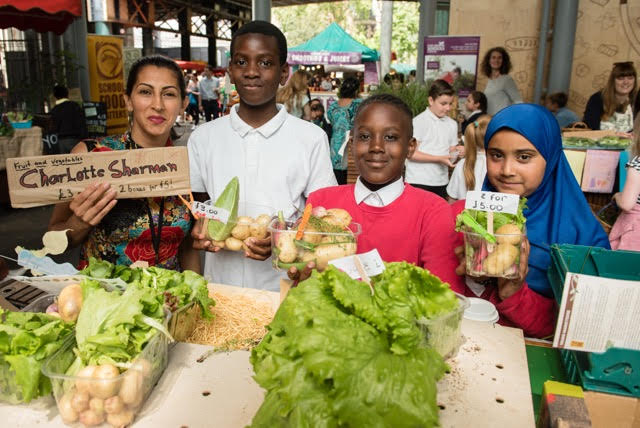 VegPowerUK's tweet image. There are few things more vegtastic than the brilliant #youngmarketeers programme @boroughmarket by @sfmtweet. Please help them secure more funding.  Look
 for School Food Matters listed under South East (not London!) and vote before Friday 9 November
skillsandopportunitiesfund.natwest.com/vote/