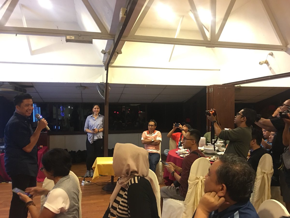 riyardiarisman's tweet photo. Dan! Malam ini ada beberapa patah kata dari Pak Bambang, selaku VP XL Jabo...
@myXL_Jabo
#BloggerXL
#xlgoizitour
#xlgoizi10negara
#mediagatheringxljabo2018
#timIZI3 https://t.co/3n619EIasK