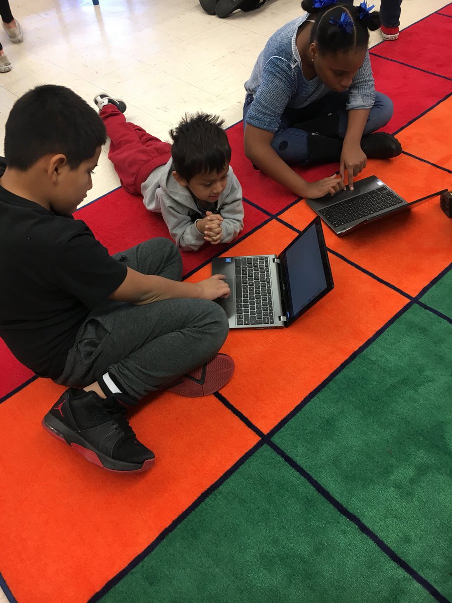 We had a great time observing chemical reactions and reflecting with the SeeSaw app! We love spending time with our kindergarten buddies!#happeningathowell