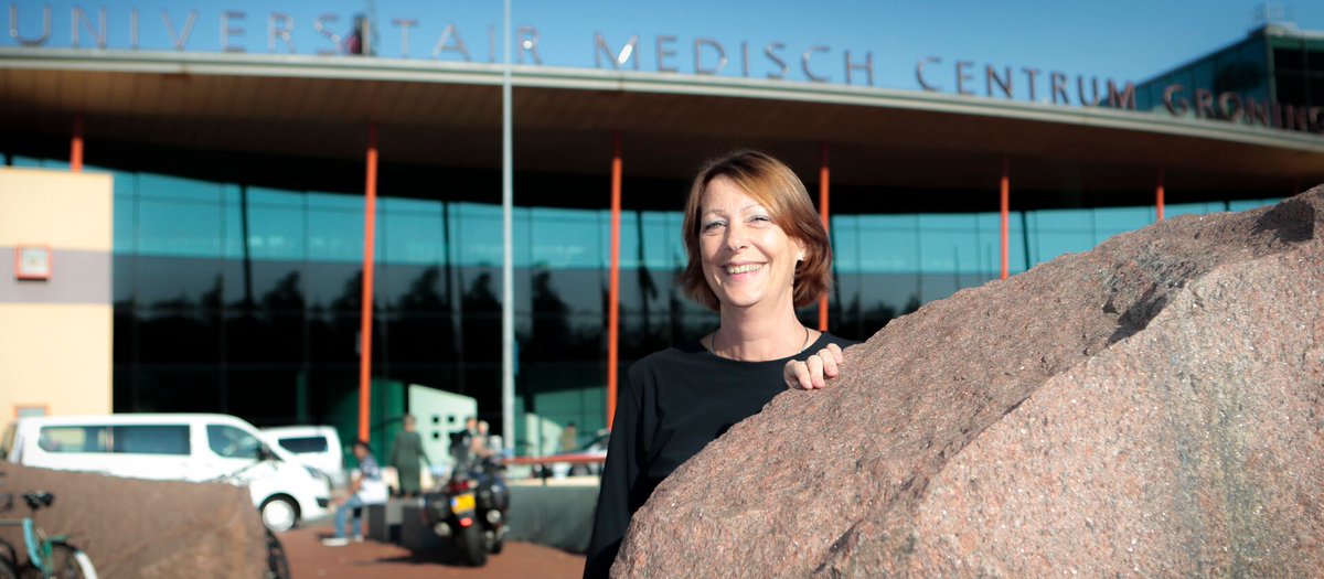 "Verpleegkundigen hebben oog voor de hele mens. Voor alles wat er om een ziekte heen gebeurt en wat de gevolgen daarvan zijn. Dat vraagt om andere kennis en kundigheid" aldus hoogleraar Petri Roodbol bij haar afscheid. Lees hier bit.ly/2Q6QLNx  haar hele verhaal.
