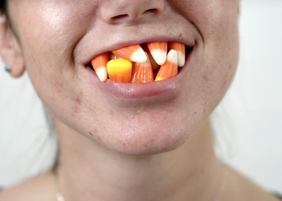 SchlomoBurdue's tweet photo. #UsesForCandyCorn Great cheap dentist workaround for teeth destroyed by eating CandyCorn. https://t.co/BMqUWBze57