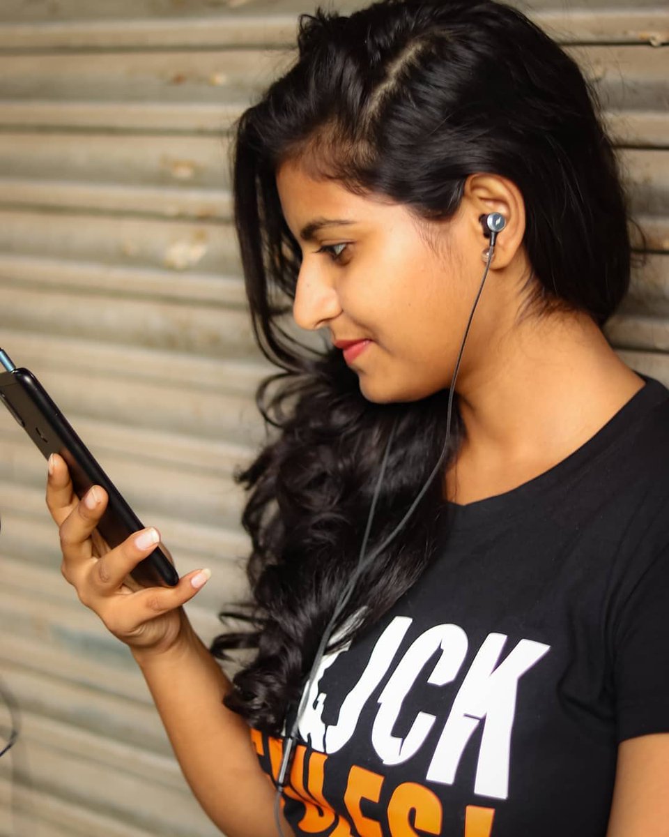 I'm a music-holic and receiving these metallic build earphones are dream come true.🤩
You can use use SAUMYA15 coupon code and avail flat 15% off across the site - leafstudios.in 😃
#saumyaxleafstudios
📷 - tushal kansal
 #techblogger #tech #indiantechblogger