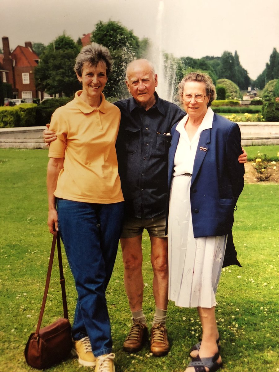 MPSHarrow's tweet image. #HarrowCTeam are appealing for the details of the people in this photo. It was located in a bag along with jewellery and other sentimental items. If you know these people please get in contact with 18QA by messaging us or calling 101.    
We would like to return the items!