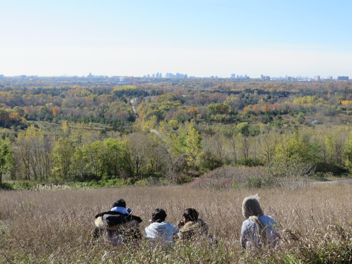 frwatershed's tweet image. Despite the frosty morning, FRW and Eastview PS enjoyed this sunny fall day by planting 90 more native trees and shrubs and taking a relaxing walk in the #RNUP!  Day three with Eastview students complete for a grand total of 345 trees this season!  #FallTO #treeplantingTuesday