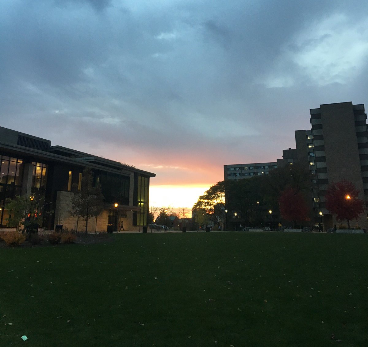 NatalieWorman's tweet photo. stratus clouds spotted over gordons yesterday evening!! @AOS100_2018 https://t.co/MpIh2pdfr4