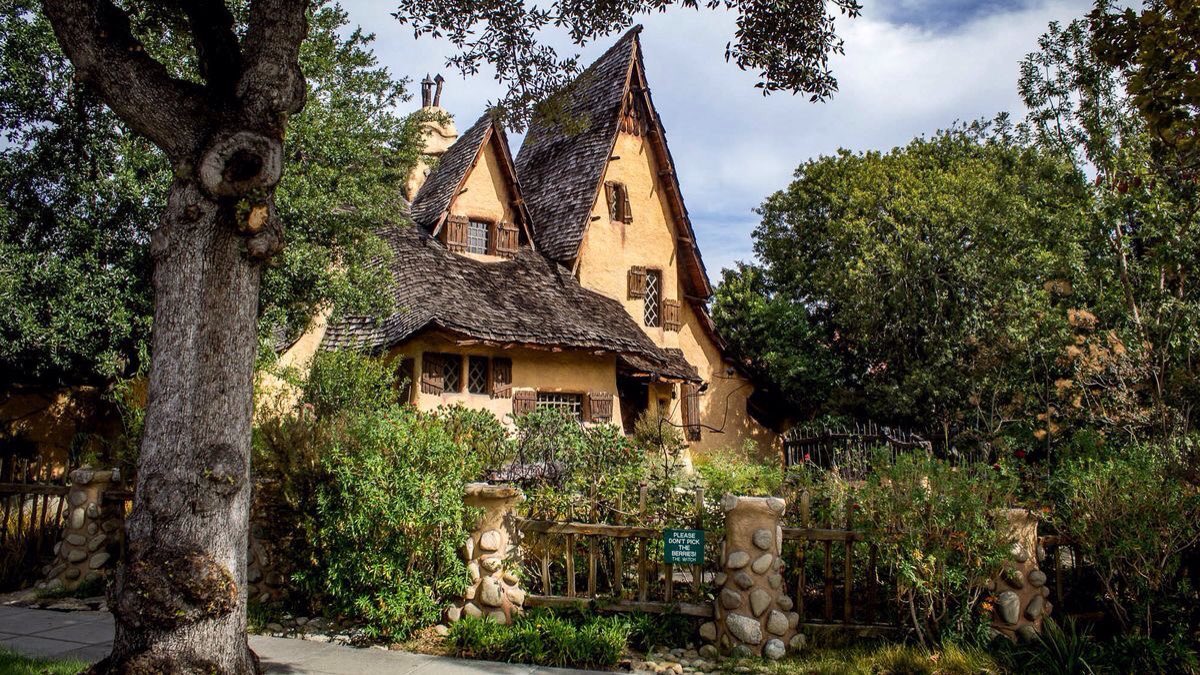 GoCalifornias's tweet image. #CAsArchitecture | @LATimes: #Architecture Spotlight: Storybook Style houses can seem less like actual homes than Hollywood sets. As it turns out, that’s where their story begins. Link at LATimes.com