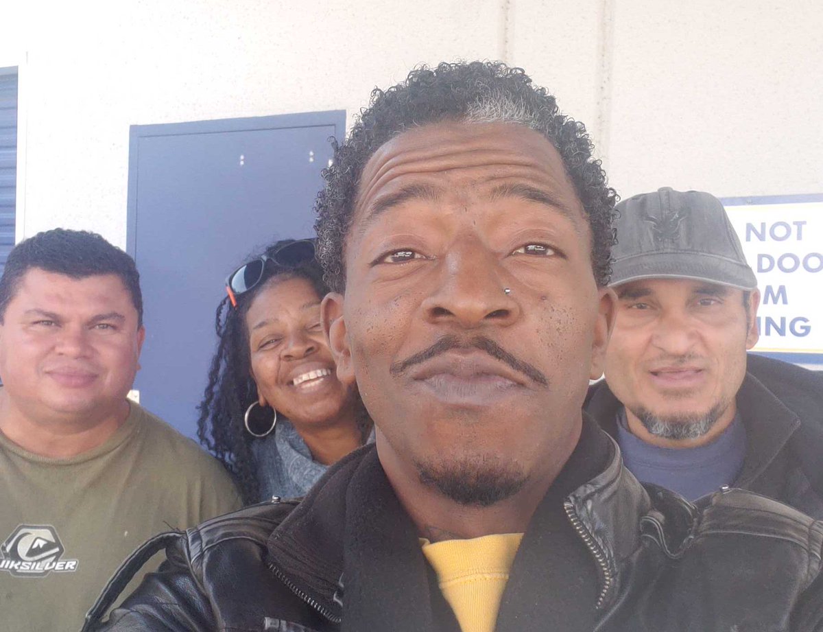 NicholasKhobb's tweet image. Follow Me🙋‍♂️(ThaSalesMan🏪)on @tinychat🖥📹📸. STAY TUNED📺 #talkofthetown #mocospace #presidentialalertsystem #TradeDeadline #laundry #mayor #verification #hotelnews #bankofamerica #ATF #audiodramasunday #Scarf #connectedlearning #leadershipcoaching #campusbadges #PeachyHalloween