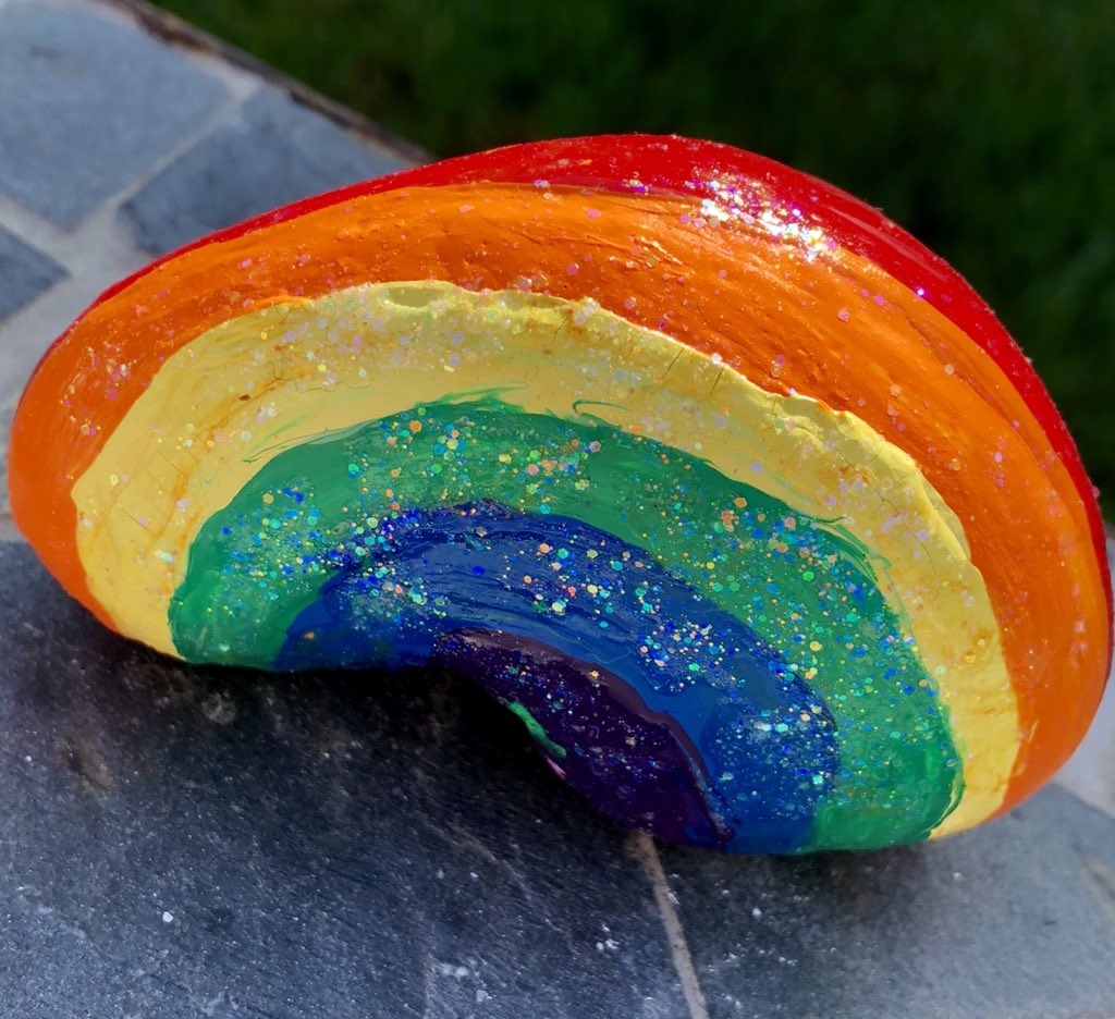 RockProject2's tweet photo. I absolutely adore our #rainbow rocks. Maybe the bright #colors just seem to #cheer me up. Know someone who is in need? Let me know- I can write any message on it and send it in the mail (just help pay shipping) #bekind #colorful #caring #kindnessmatters https://t.co/pAxzORQ4cg