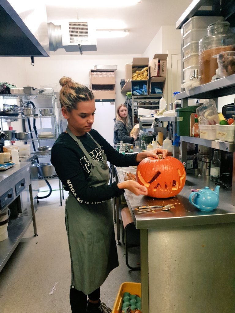 @chellakgl smashing the pumpkin... #HalloweenEve