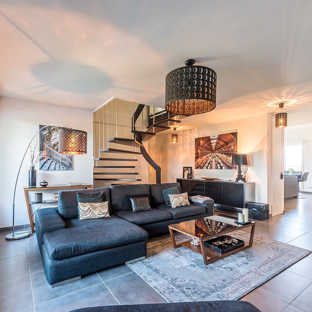 [En vente chez Espaces Atypiques Annecy] 

Duplex contemporain aux deux terrasses 

#enventechezespacesatypiques #espacesatypiques #espacesatypiquesannecy #epagnymetztessy #espacesatypiquesadore #duplex #atypiqueslovers #design #picoftheday #hautesavoie  

espaces-atypiques.com/annecy/annonce…