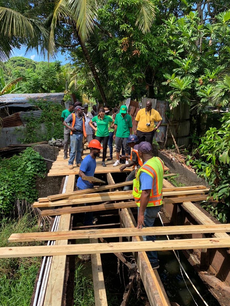 EastPortlandJLP's tweet photo. At 1 pm #ActionAnn nailed last nail in the #TrainLineBridge which was dangerous to the many users in its previous delapidated condition ”I am all for projects that benefit communities.” She said as she thanked all who made this possible. https://t.co/QNEWb8oNBi
