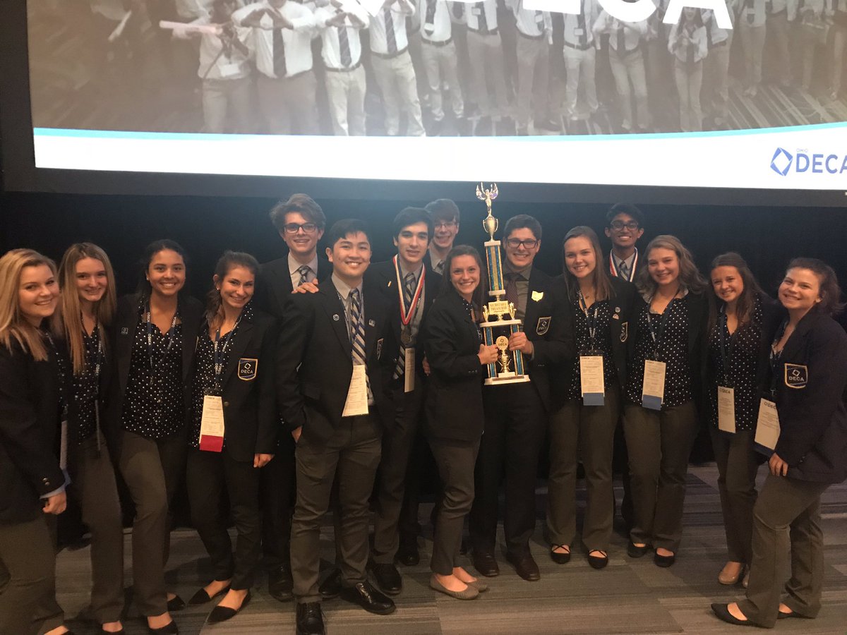 PburgDECA's tweet image. Michael we were proud to call your OUR president thank you so much for representing our chapter and Ohio DECA with such class: we will miss you🔷❤️🔷
