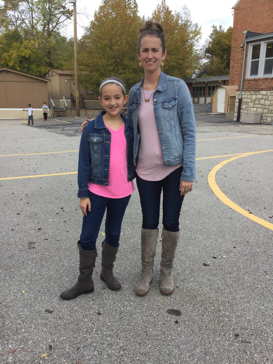 BenteleMrs's tweet photo. Twinning! @Benton_STEM #spiritweek https://t.co/LIcQiEzAP3