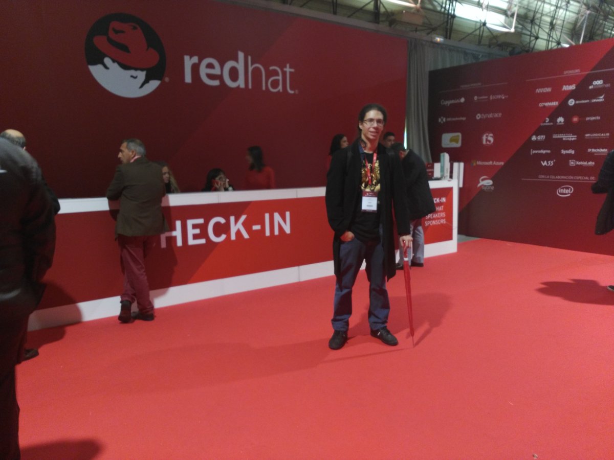 J_MaestreVidal's tweet photo. Thank goodness I found an unmbrella @RHForumES. Next stop: look for a 
hair dryer, in the process swaping some cards #RedHatForumES #RedHat  #Linux https://t.co/2qvrQD701A