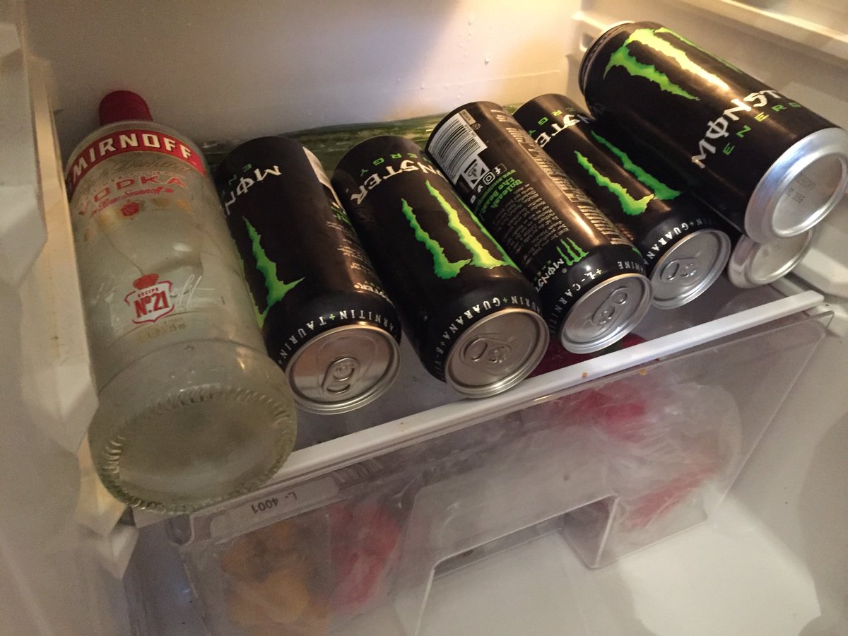 landing kryds jævnt emma robertson ⚡️ on Twitter: "have arrived home to find that the three 20-something year old women who rented my flat for the weekend have left a full 26er of vodka and landing kryds jævnt emma robertson ⚡️ on Twitter: "have arrived home to find that the three 20-something year old women who rented my flat for the weekend have left a full 26er of vodka and