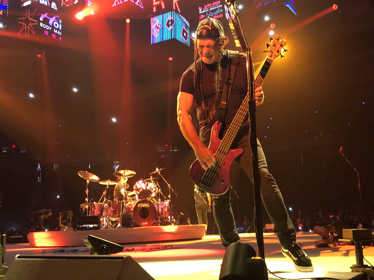 vcav's tweet photo. another great @Metallica show in the books. my first time on proper rail did not disappoint #metinalbany https://t.co/moYQ4cjWK5