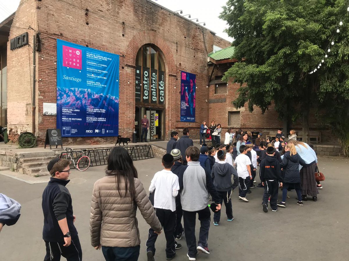 ThePerformers's tweet photo. A great reception from another full house. Wishing everyone a wonderful day from the performers team! See you soon, #Santiago! 🇨🇱️😍

#Chile #ThePerformers #EducationalPlays #TeatroMatucana100 https://t.co/h1B76rHW83