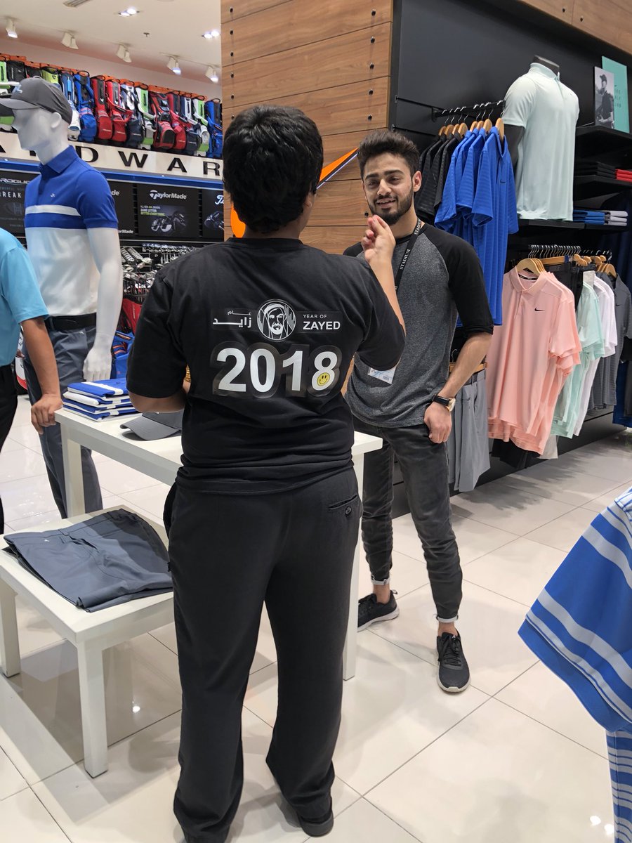 GISVPService's tweet photo. Today, we handed out gifts to people all over Dubai Mall! So proud to be apart of the #smiles4zayed team! #WeRGIS @smiles4zayed https://t.co/mNRus8MGFA