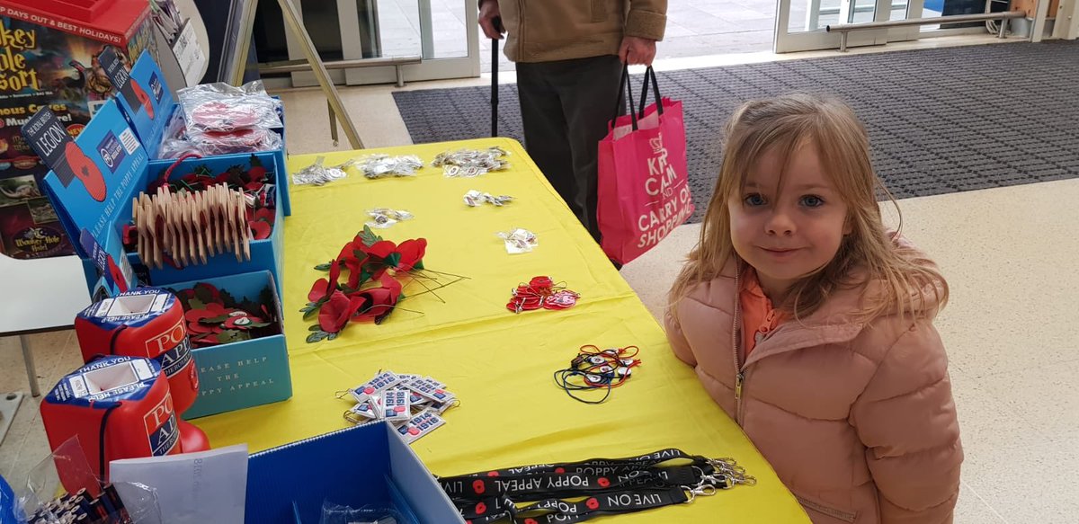 Fareeha786's tweet photo. The #PoppyAppeal is for everyone and it’s good that children learn about the appeal and participate in it from a young age-that’s what #AMEAPoppyCollection is helping to do @PoppyLegion @poppyscotland @amaukgallery @dr_irfanmalik @KerryanneWilde @khalidahmadacma @rblheckmondwike https://t.co/kFrDp21s3B