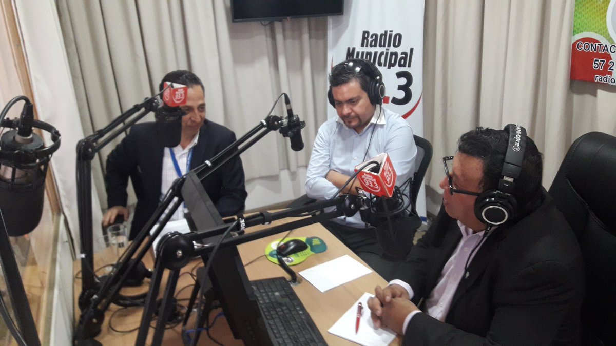 IPSTarapaca's tweet photo. En este martes estuvimos entregando información en radio @municipal93_3 sobre nuestra red de multiservicios @ChileAtiende y entregando orientación previsional  #Tarapacá #ChileLoHacemosTodos 🇨🇱 https://t.co/raI4GDcs82