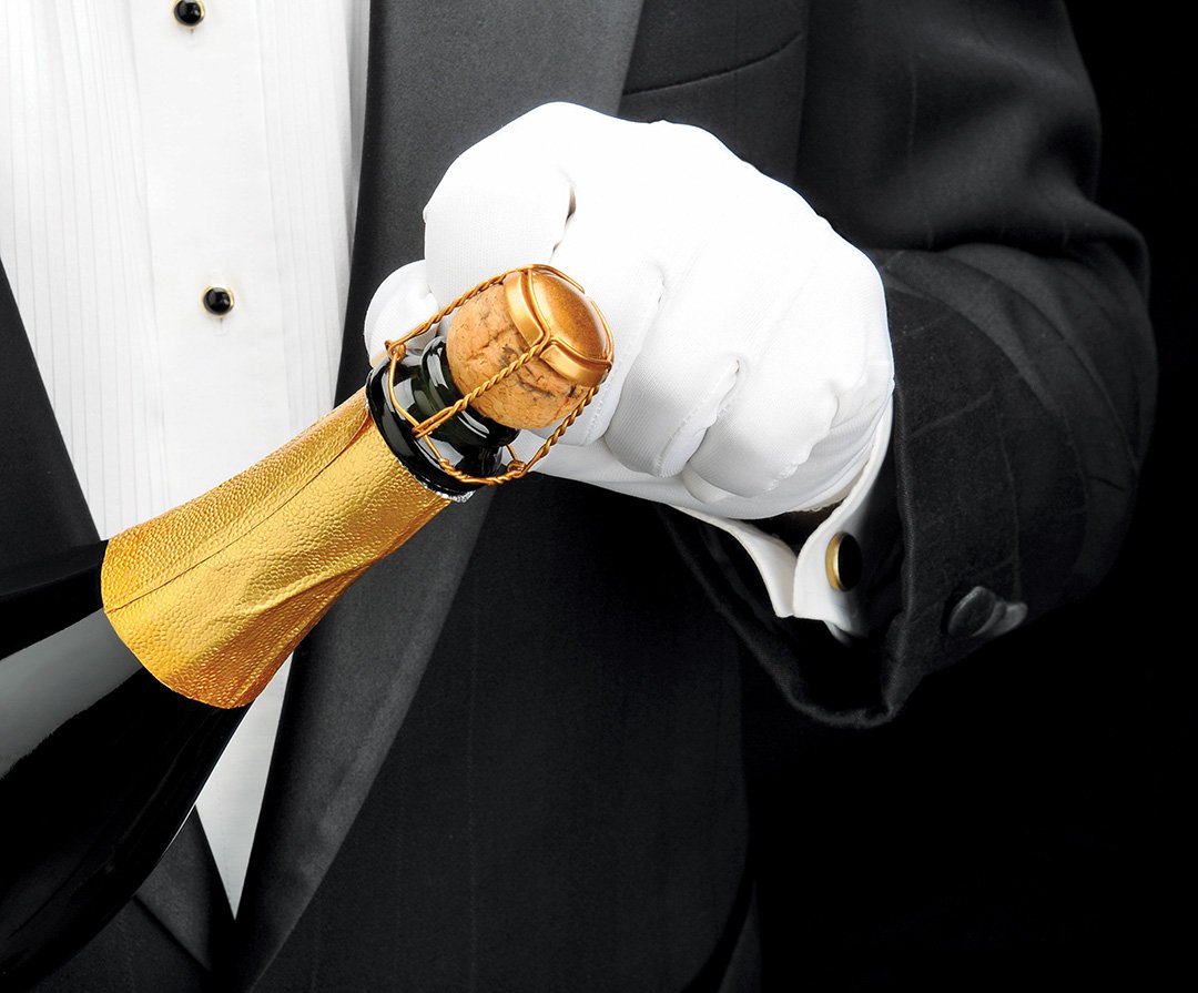 OceaniaCruises's tweet photo. Did you know? All suites include 24-hour Butler service. Make your voyage even more relaxing and memorable with these top 10 services: https://t.co/WcOSrfy43D #OceaniaCruises #Butlerservice #cruise #travel #TravelTuesday https://t.co/BdF5Ye8DR3