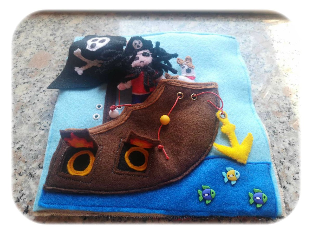 XStitchCounty's tweet image. E stasera salpiamo sulle onde dei #librisensoriali di @elenaricami1 e partiamo da veri pirati alla ricerca del tesoro.✂️📐📏📍Per cucire questa favolosa nave e tutto l&apos;equipaggio sono stati usati #pannolenci #Opitec e filati #Aurifil. More at: bit.ly/2Da8u3P