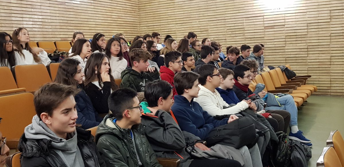 MontessoriESOBA's tweet photo. Hoy ha tenido lugar nuestra segunda Asamblea a cargo de los alumnos de 3° de ESO. Ha sido una magnífica forma de empezar la mañana. Enhorabuena!! #MontessoriesMAS @MontessoriZgza https://t.co/srvgB4Xp8g