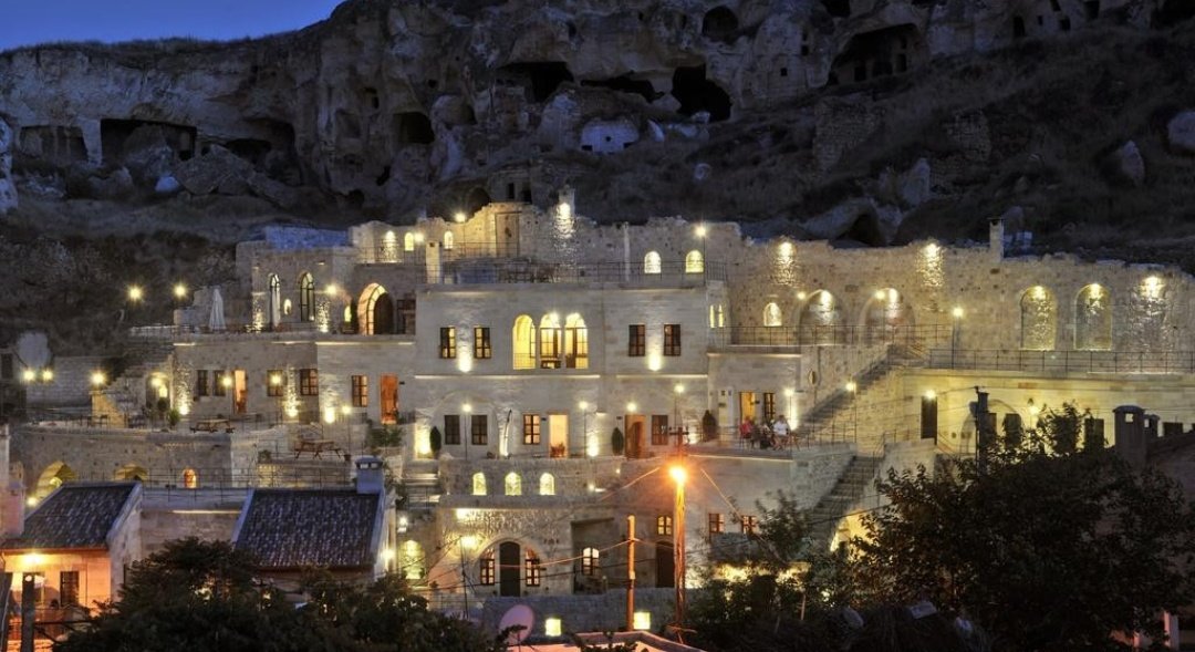 TATİL ÇEKİLİŞİ￼ 
Kazanan kişiye Kapadokya, Dere Suites'de iki kişilik, iki gece konaklama hediye.

 Katılmak için; 
• <a href="/neredekal/">Neredekal</a> hesabını takip et
 •Bu tweet’i rt’le
 •En sevdiğin emojiyi mention olarak bırak Hesabının açık olması gerek. Detaylar mention'da!￼