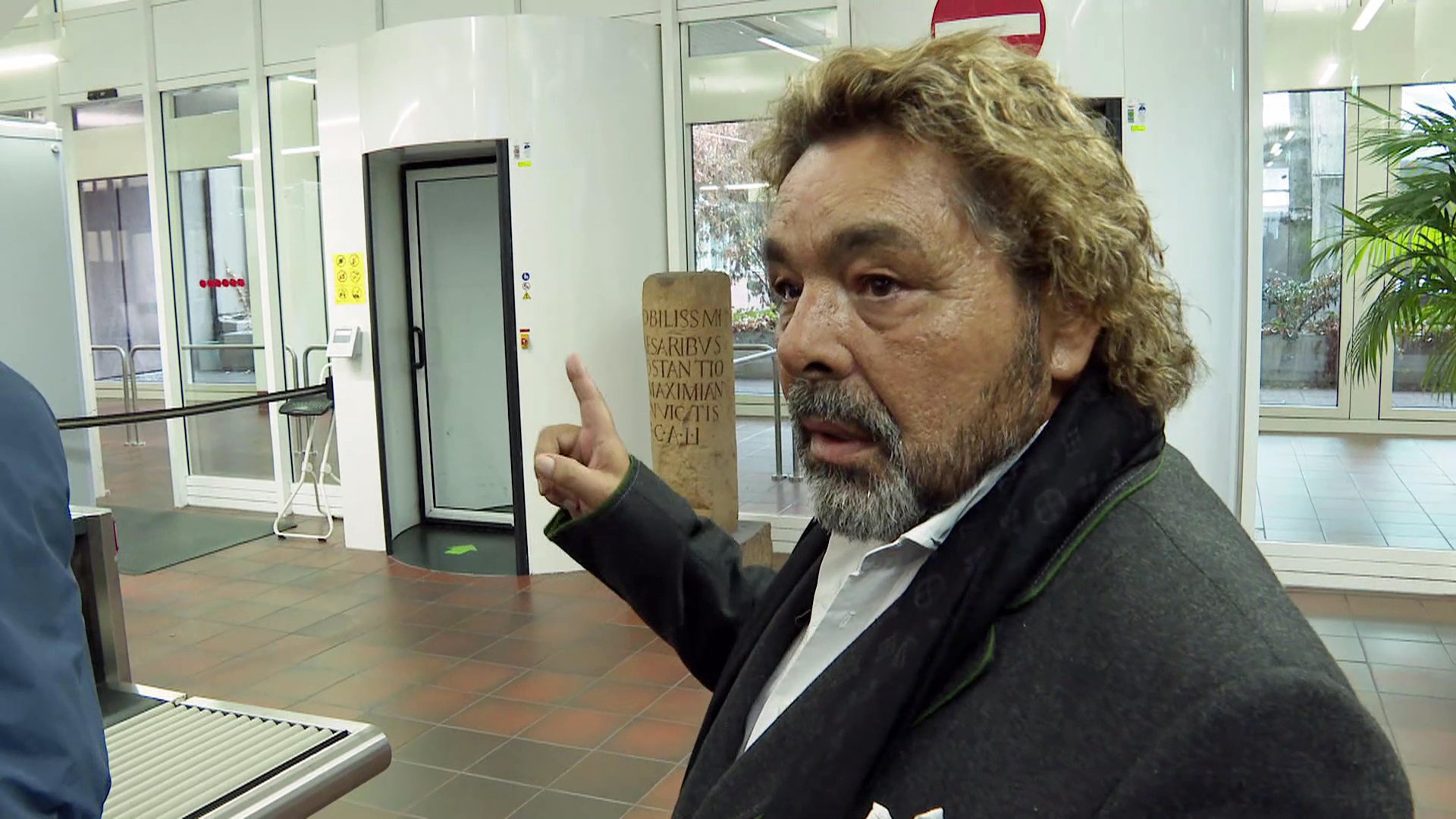 Spiegel Tv On Twitter Der Goman Clan Aus Leverkusen Weiss Wie Man Mit Wenig Aufwand Viel Geld Ergaunert Entweder Vom Sozialamt Oder Von Gutglaubigen Mitmenschen Spiegeltv Hat Einige Ihrer Opfer Getroffen Und