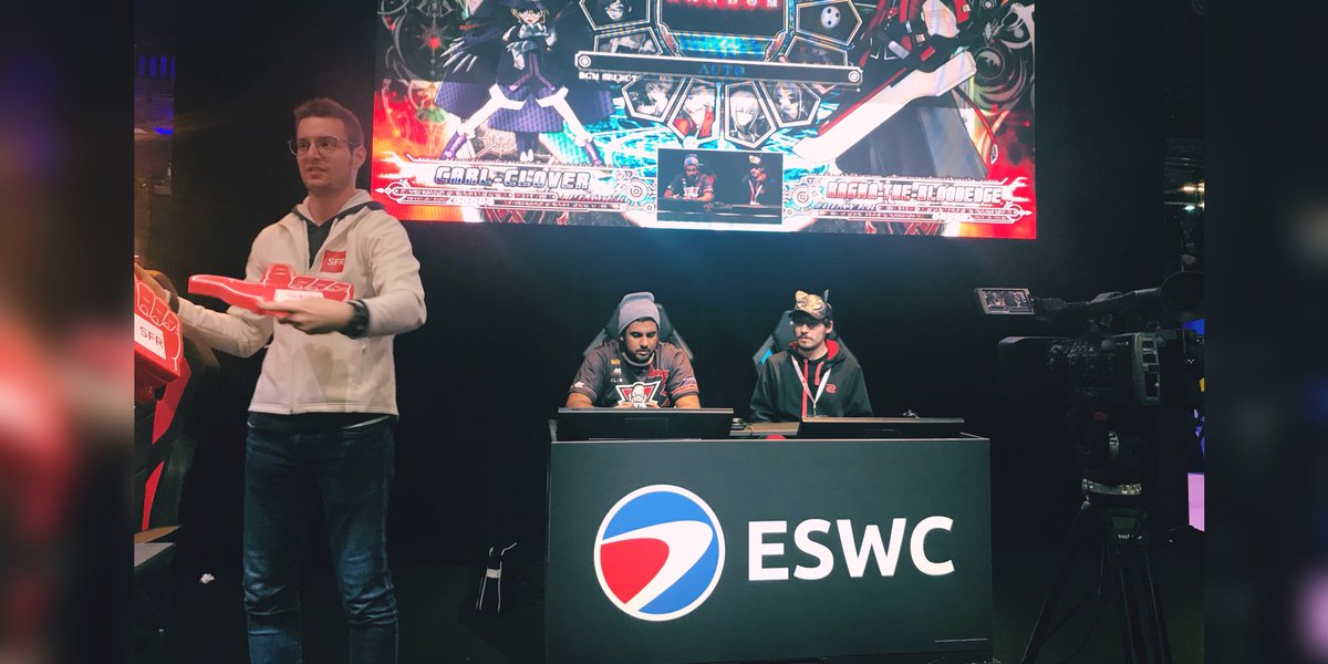 SFR's tweet image. [TOURNOI SFR] #TesUnVraiGamerSi t’es dans le public pour la Grande Finale du tournoi #BlazBlue #SFRJEUX

⚔️Ashoral VS Chris Nunes ⚔️

📍Hall 3 espace @SFR @eswc_fr #PGW⁠ ⁠ 

1 cadeau exceptionnel à gagner 🎁#OnVousGâte