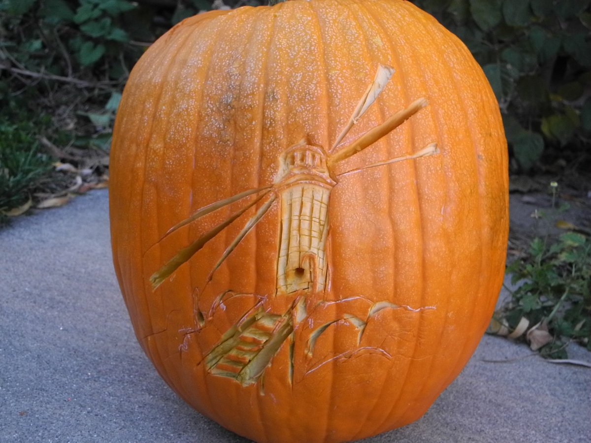angieclark8545's tweet photo. This is my #NDPumpkin with the lighthouse from one of the best #NancyDrew games, #SeaOfDarkness, by #HerInteractive. 🎃 https://t.co/w2nxdebulH