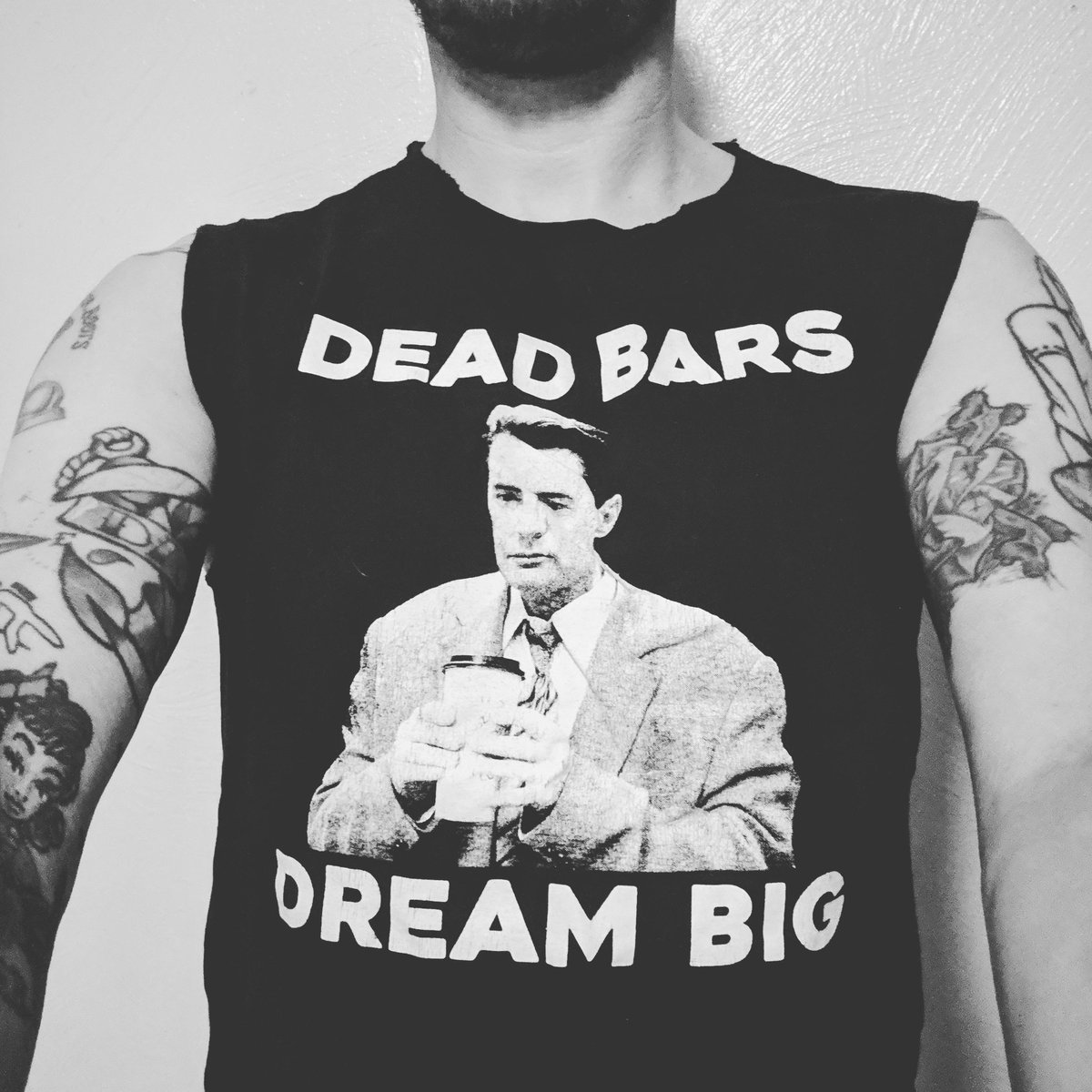 playoffbeardpgh's tweet image. It&apos;s not really sleeveless shit weather but that won&apos;t stop me from dreaming big. Come out to @HowlersPGH tomorrow night for Playoff Beard @REMAINDERSpgh &amp;amp; @DeadBars for some fun! #dreamgig #funisfun @AFrecordsPGH @btdrecs