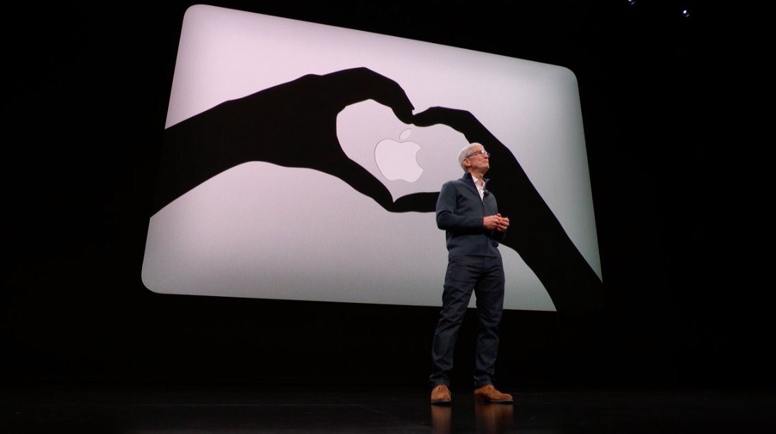 iBoxIndonesia's tweet photo. Bersiap untuk MacBook Air terbaru!
Lebih tipis dan lebih kecil dari sebelumnya dan lebih ringan.
Dengan warna yang lebih lebih memukau. Dengan Retina Display.
#appleEvent2018 https://t.co/pjzEtYqtLI