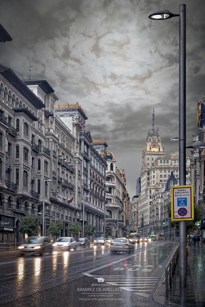 delreycarlos's tweet photo. Los días de #lluvia también tienen su encanto en #madrid https://t.co/HMxaDubYFP