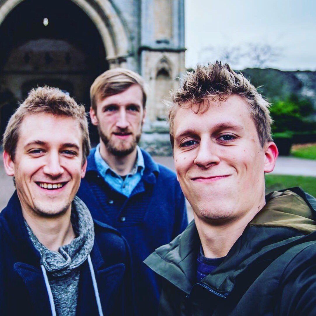 🇬🇧 A nice memory from our UK tour last year...we are thrilled to go back in only two weeks! 🇬🇧 Check out all dates at triodhoore.com #flemishfolk #triodhoore