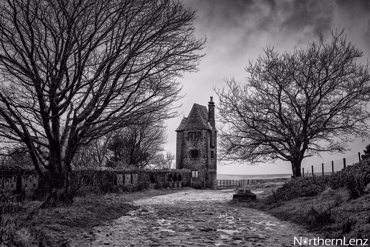 NorthernLenz's tweet photo. Timeless shot of the Pigeon Tower, Rivington

#Rivington #Lancashire https://t.co/0smlflJVqO