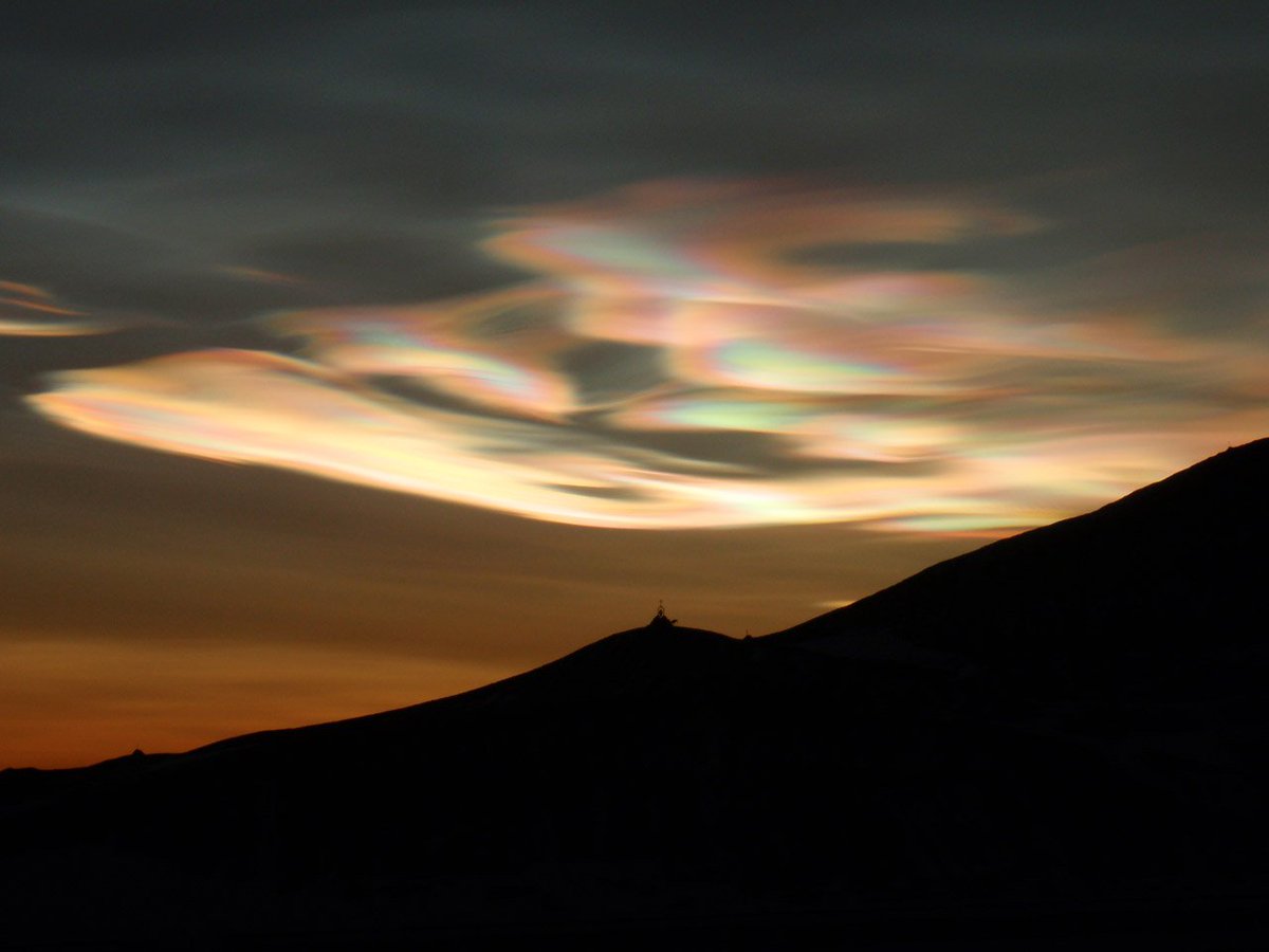 Talisman_Ist's tweet photo. Akşam oldu taymlayn, çok erken kararıyor yav artık.. #SedefBulutu #Nacreous #EPOD #UniversitiesSpaceResearchAssociation https://t.co/rMaBmrOwmR