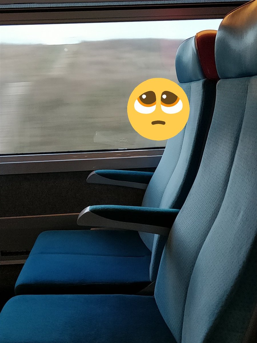 Hi #ouigo7660 👋Ci dessous, le siège vide de notre maman qui devait nous accompagner, mais qui a vu son train supprimé #TER866476 entre Bayonne et Bdx :( Impossible de modifier notre voyage sur le #ouigo7660 puisque nous étions 3 à voyager ! Un remboursement est-il envisageable ?