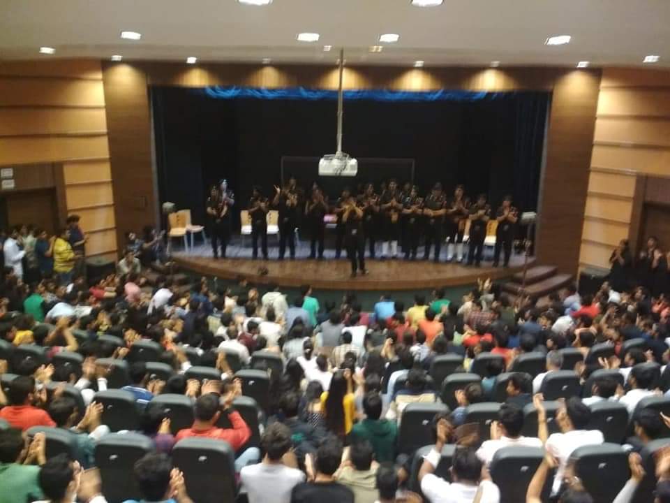 gd_raghu's tweet photo. @sukhmanch performed Swadesh Deepak's play 'Court Martial' directed by @ShilpiMarwaha at Oasis - BITS, Pilani #bitsoasis #bitspilani #faroutfest #sukhmanch #shilpimarwaha https://t.co/EFGrabFnAU
