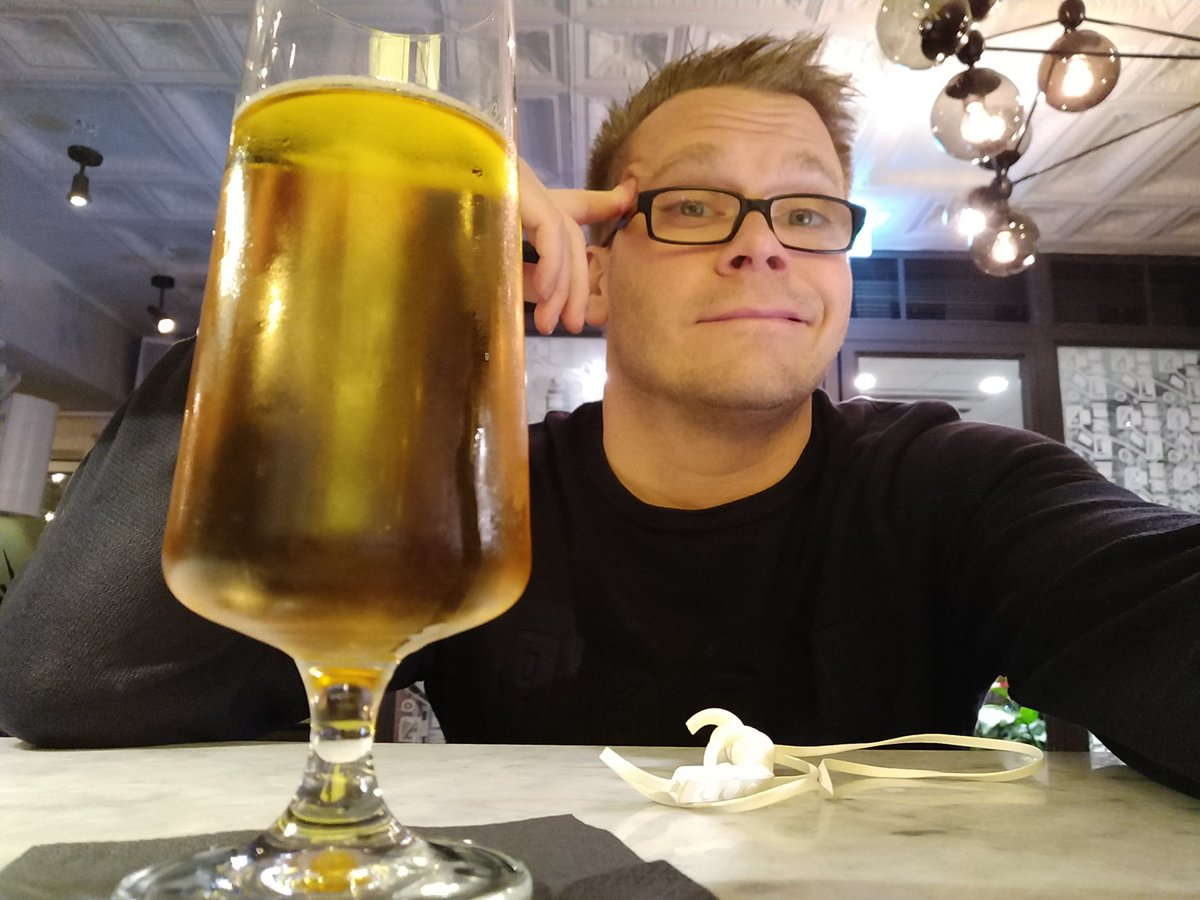 demassinner's tweet image. Flertalet utbildningar har man gått på speciellt i början av min karriär.

Att hålla en var kul också 😀😎😎😀

Btw, Jag tillhör dem som verkligen gillar Stockholmares dialekt.

#stockholm #mindroad #informator