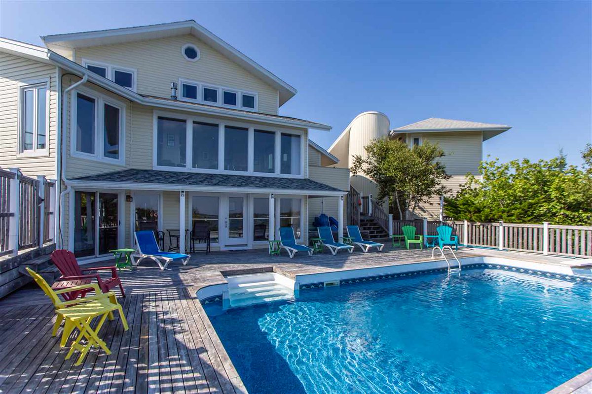 BryantRealty's tweet photo. 23 Bayview Crescent is situated in Prospect on a small hill with a prominent south-easterly positioning that offers stunning views across the whole private bay. #BryantRealty #EastCoast #RealEstate https://t.co/JrUWRT7yRJ https://t.co/0Z5uSvZNn7