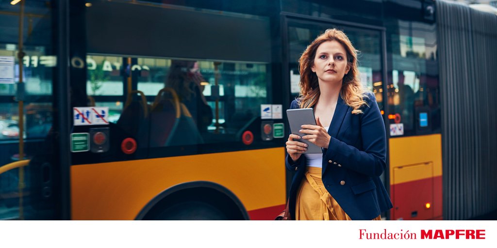 ¡Atencion peatón!
Cuando bajes del autobús y debas cruzar la calle, asegúrate de hacerlo por la parte trasera del vehículo.
Correrás menos riesgos de ser atropellado.
#ConsejoSeguro.