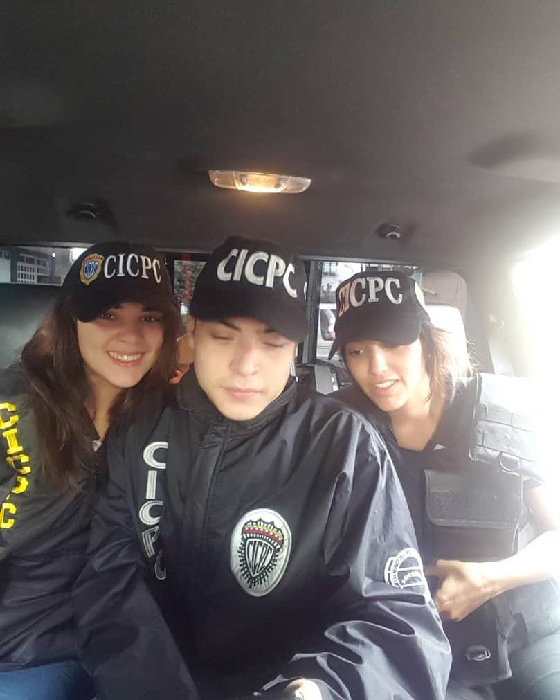 Rescatados los tres estudiantes de la UCAT en Táchira, 2 secuestradores detenidos y 2 fallecieron tras resistirse a la autoridad.
Orgulloso del trabajo de nuestros funcionarios al servicio de la Paz del pueblo venezolano. #SeguridadYPazEnVenezuel <a href="/DouglasRicoVzla/">Douglas Rico</a> <a href="/YenniferBlanc16/">Yennifer Blanco</a>