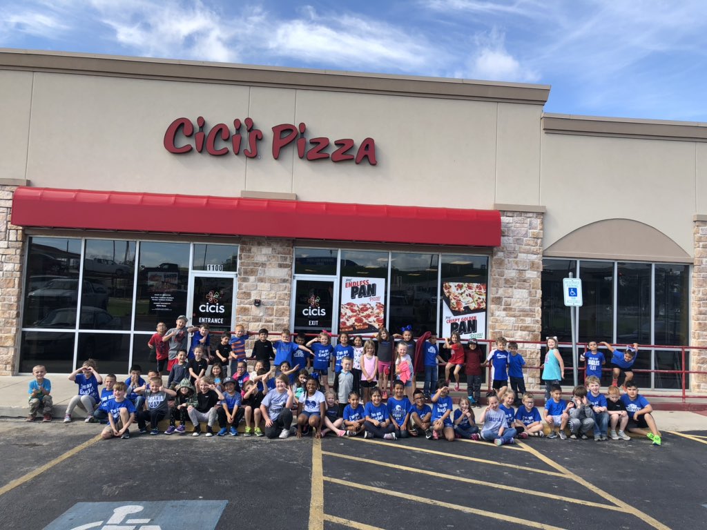 rterrell1st's tweet image. Thank you @MyCicis in Decatur Tx for serving #carsonstars first graders today. @JamiPetty @owens @WilliamsClass12