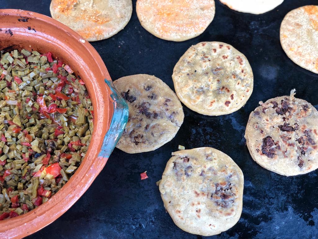 TurismoCelaya's tweet photo. ¿Cuál es tu guisado favorito para combinar con las gorditas? 😋😋 No olvides acompañarlas de un delicioso café de olla o un rico atole ☕✨#ElDulcePuntoDeEncuentro #FelizMartes https://t.co/54dKkwrral