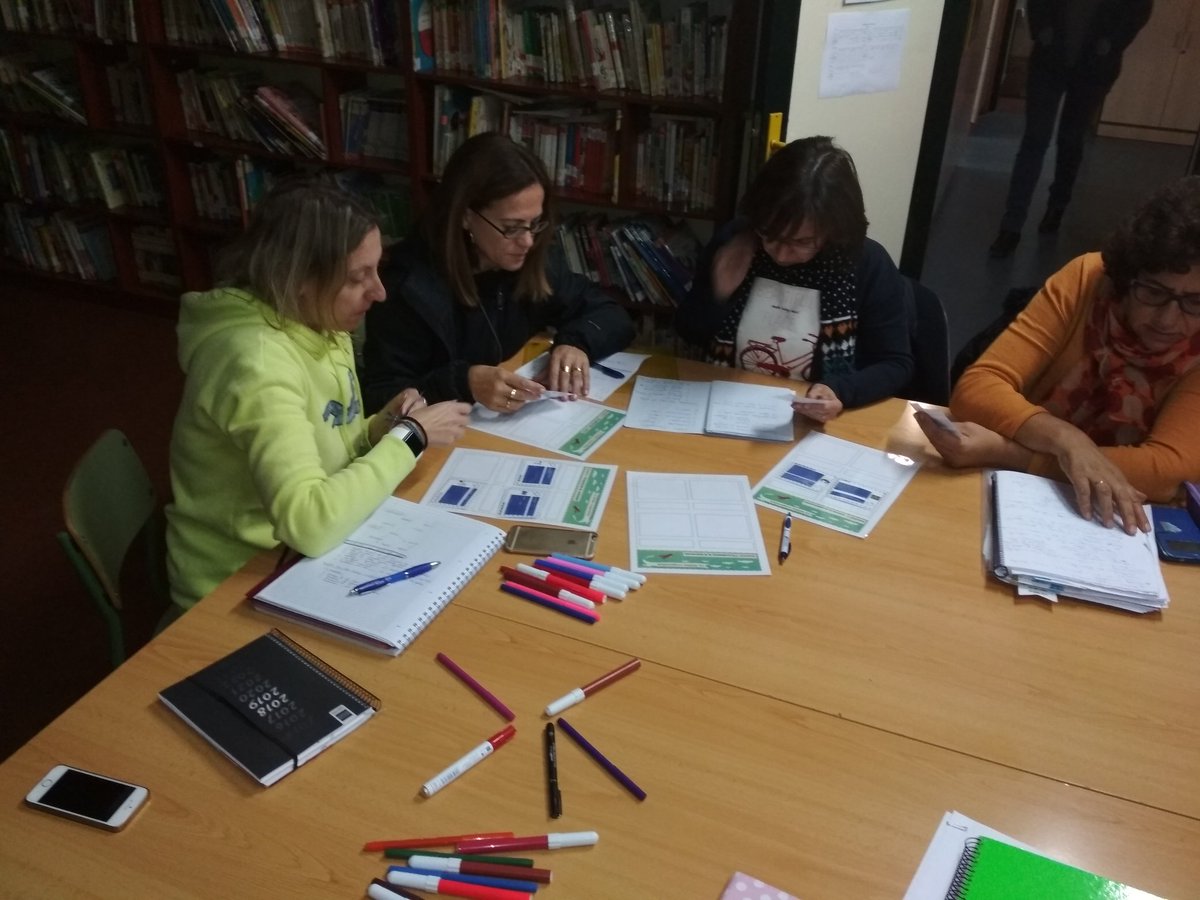 CFIE_Avila's tweet photo. Hoy hemos visto otra fantástica experiencia metodológica dentro de nuestro plan de formación en el CEIP Santa Teresa de Jesús. Gracias a @MariviCasado hemos disfrutado de una fantástica sesión de aprendizaje cooperativo. https://t.co/cFDwbDkoz5