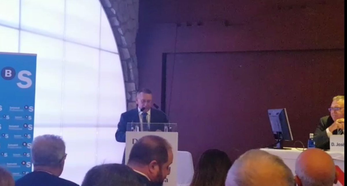 SFsociosanitCV's tweet photo. Merecido reconocimiento a nuestro compañero de la RPMD Torrevieja, D. Ismael Sifre Artal. Premio a la labor sociosanitaria enfermería. Colegio Enfermería Alicante. https://t.co/MWxhxPO3NK