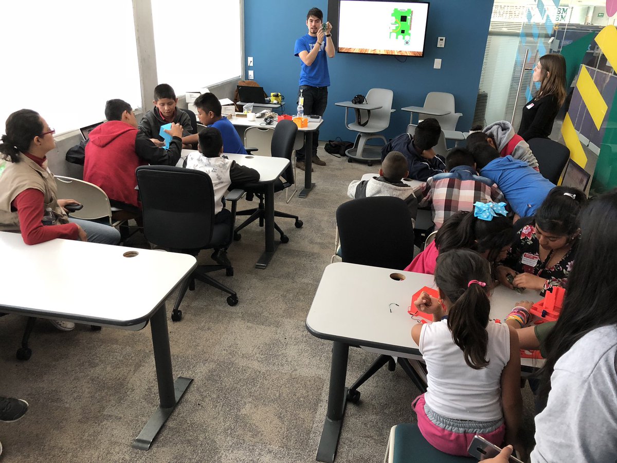 carlossm68's tweet photo. Niños de @AmextraMX esta mañana de visita en @ibm_mx aprendiendo de #robótica #InteligenciaArtificial @citizenIBM #TJBot #GoodTechIBM #SkillsBuild https://t.co/iERoBbu7aX