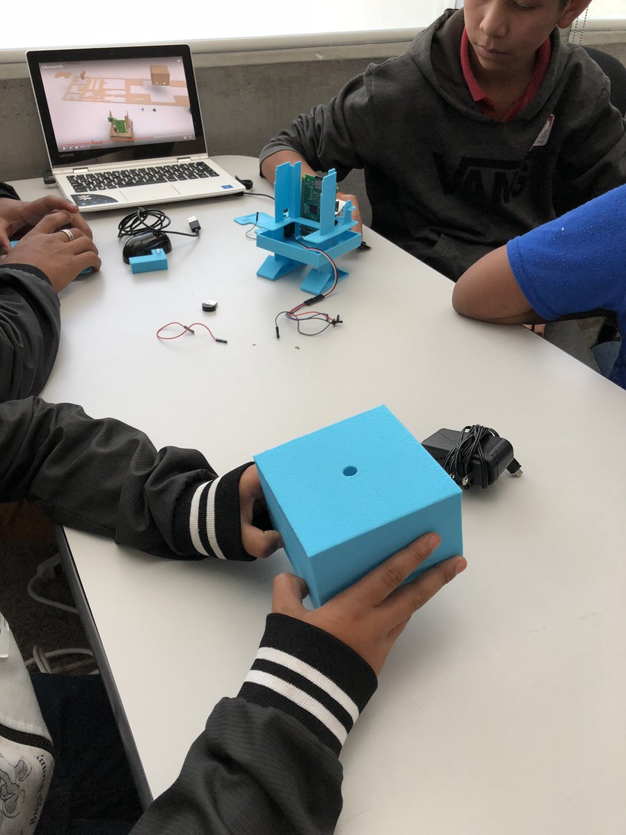 carlossm68's tweet photo. Niños de @AmextraMX esta mañana de visita en @ibm_mx aprendiendo de #robótica #InteligenciaArtificial @citizenIBM #TJBot #GoodTechIBM #SkillsBuild https://t.co/iERoBbu7aX